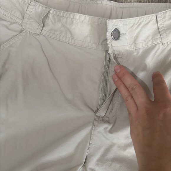 Columbia Omni Shield Womens Convertible Cargo Hiking Pants Size 10 Beige Zip Off - Picture 6 of 16